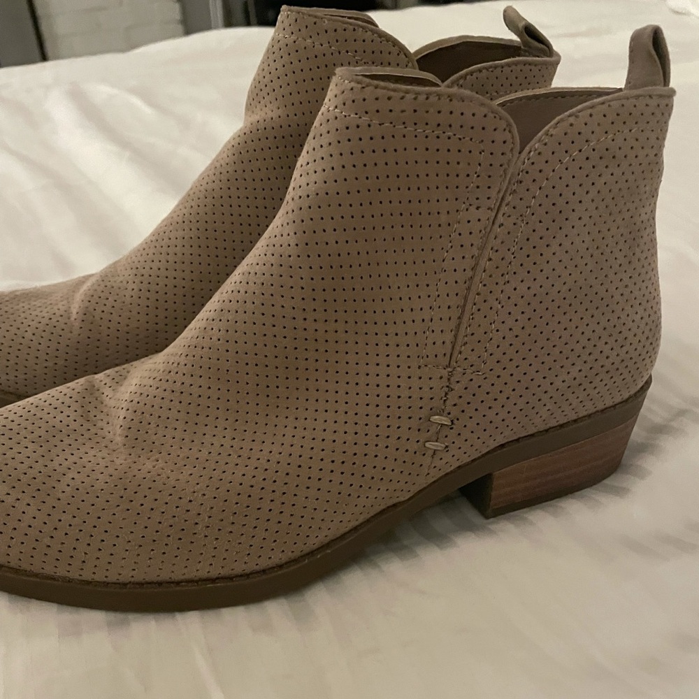 Universal Thread Booties - Picture 2 of 6